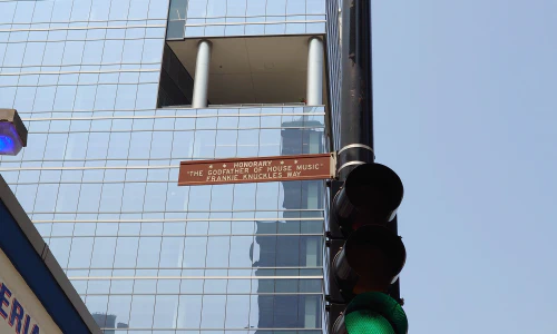 A photo of a street corner sign in Chicago that says "Honorary "The Godfather of House Music" Frankie Knuckles Way.
